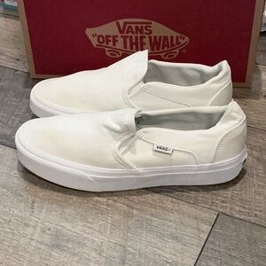 New authentic Vans signature sneakers woman’s sz 7 DISPLAY